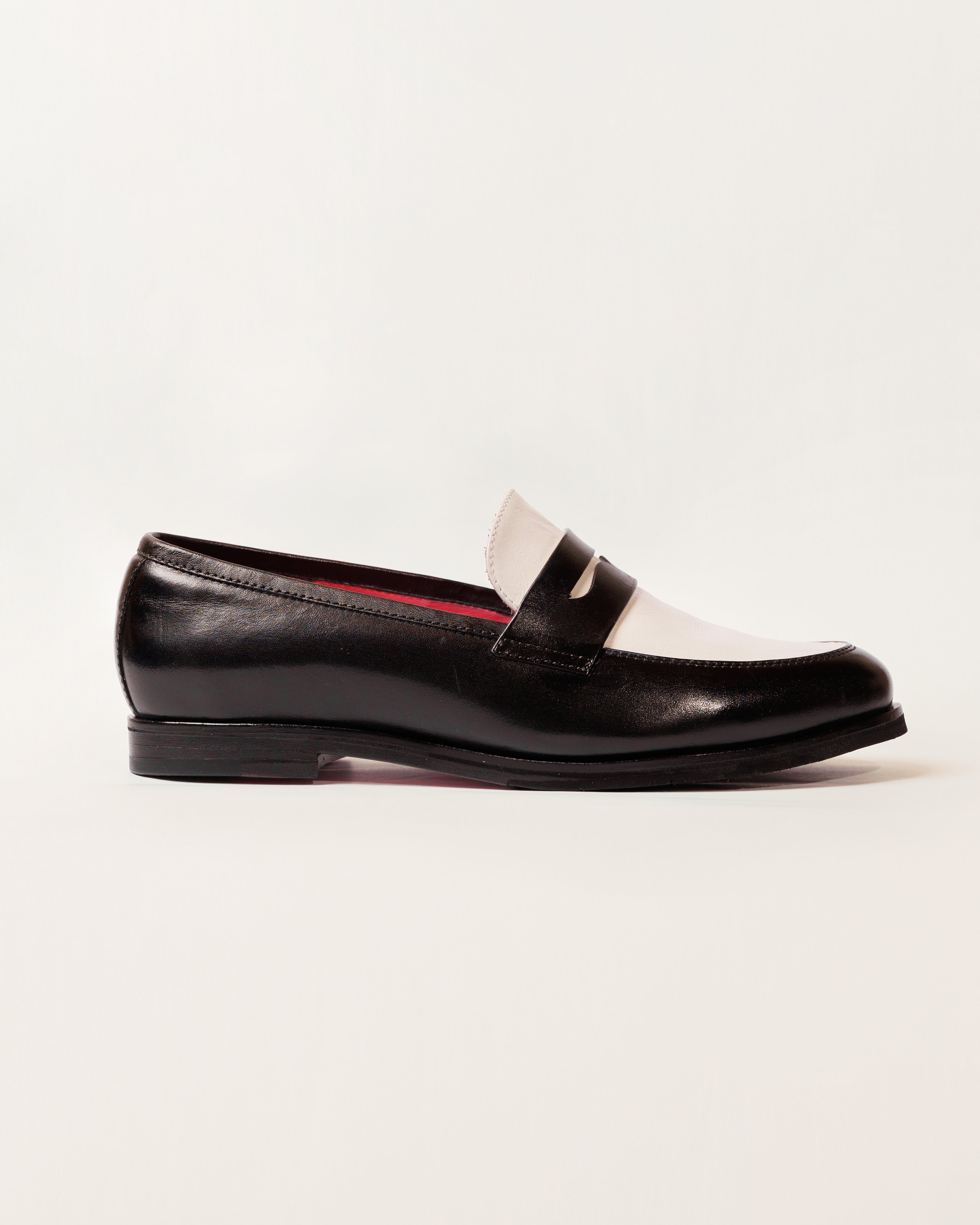Alessa Loafer Black and White Classic Sole