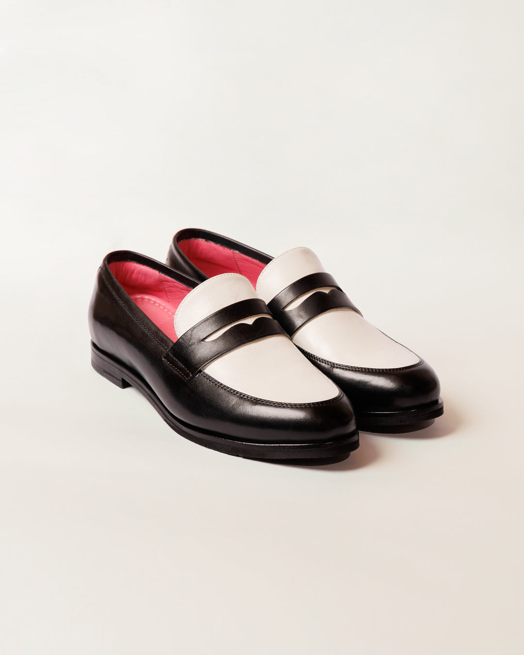 Alessa Loafer Black and White Classic Sole