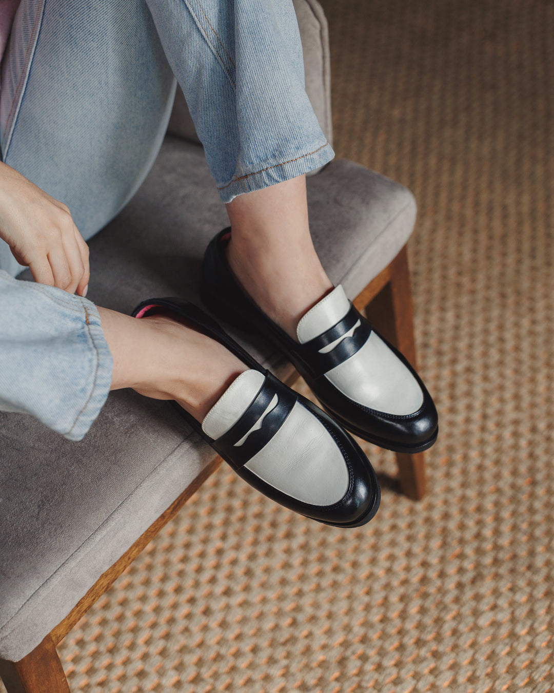 Alessa Loafer Black and White Classic Sole